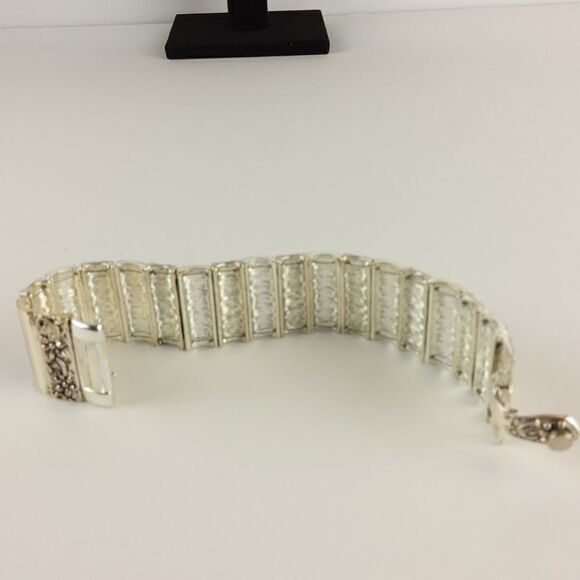 Fashion silvertone bracelet with Floral Accent - Picture 8 of 8